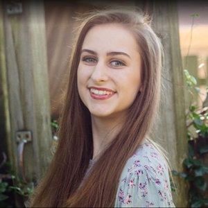 Meet your Posher, Claire